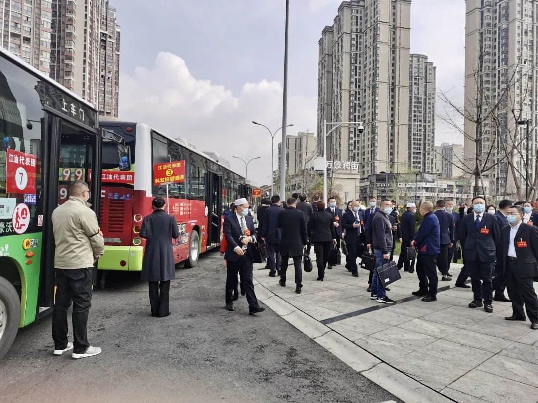 凝心聚力 |绵阳公交集团圆满完成 “两会”交通保障任务