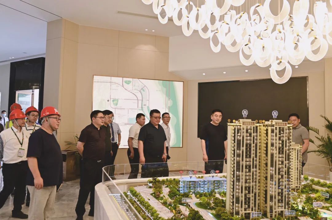 集团公司领导班子现场调研“公交·南耀府”项目进展情况