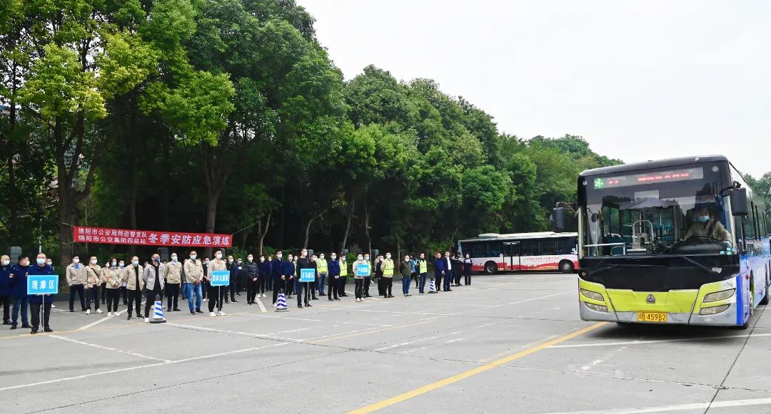 警企联防应急演练 筑牢公交安全防线